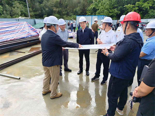 4月28日，市委常务、常务副市长任生调研新安江防洪项目建设情况，乐竞平台_乐竞(中国)一站式服务平台
副总经理张高峰陪同调研。.jpg