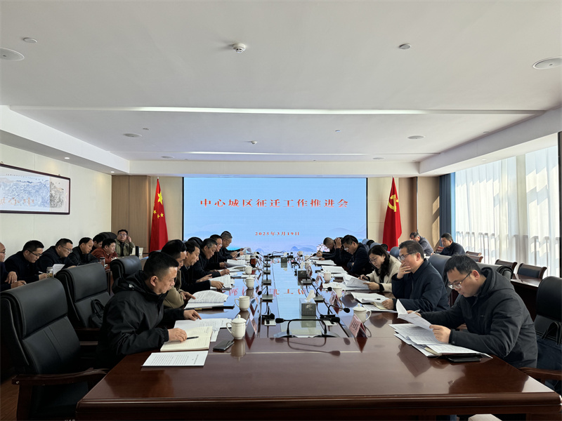 3月19日，县长王奇勇带队调研富丰新城张家山小区项目，乐竞平台_乐竞(中国)一站式服务平台
总经理潘楷金、副总经理余礼通陪同调研，随后在集团17楼主持召开歙县中心城区征迁工作推进会。.jpg