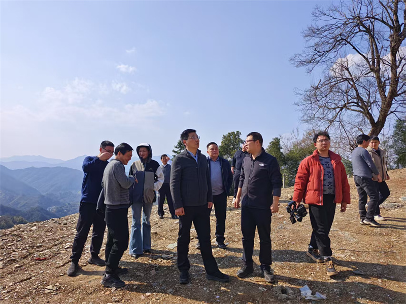 3月18日，县长王奇勇带队调研石潭景区项目，乐竞平台_乐竞(中国)一站式服务平台
党委书记、董事长洪筱明陪同调研。.jpg