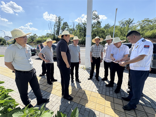 7月2日，戴维常务副县长带队消防站现场调研.jpg