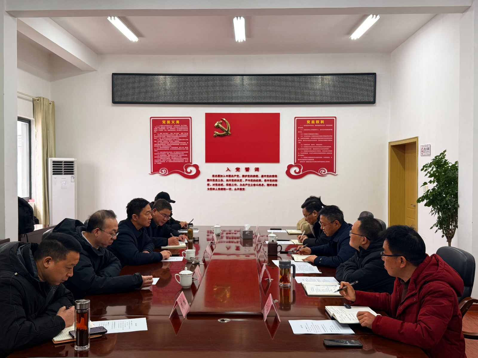 1月21日，中建股份、中交集团赴集团公司洽谈新安江航道综合整治提升工程投资事项，集团鲍董、余总参加会谈.jpg