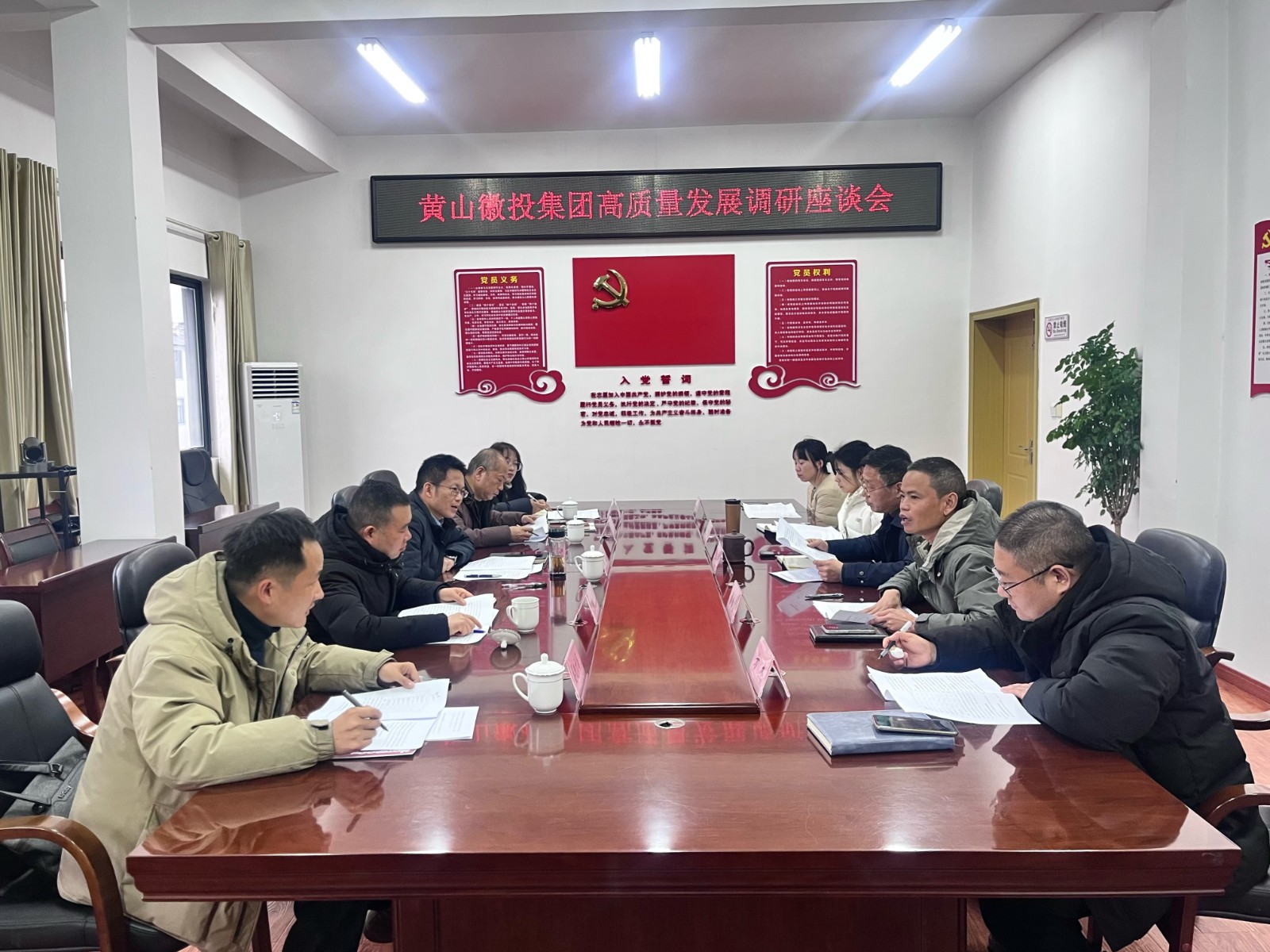 1月5日，戴维常务副县长带队赴集团调研国企高质量发展工作。.jpg