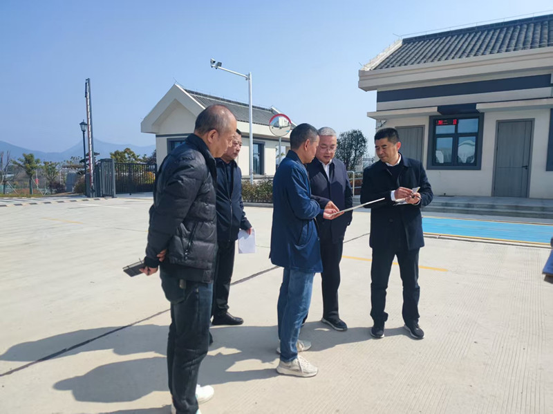 3月10日上午，熊书记调研粮食产业园，发改汪主任、徽投潘总陪同。_副本.jpg