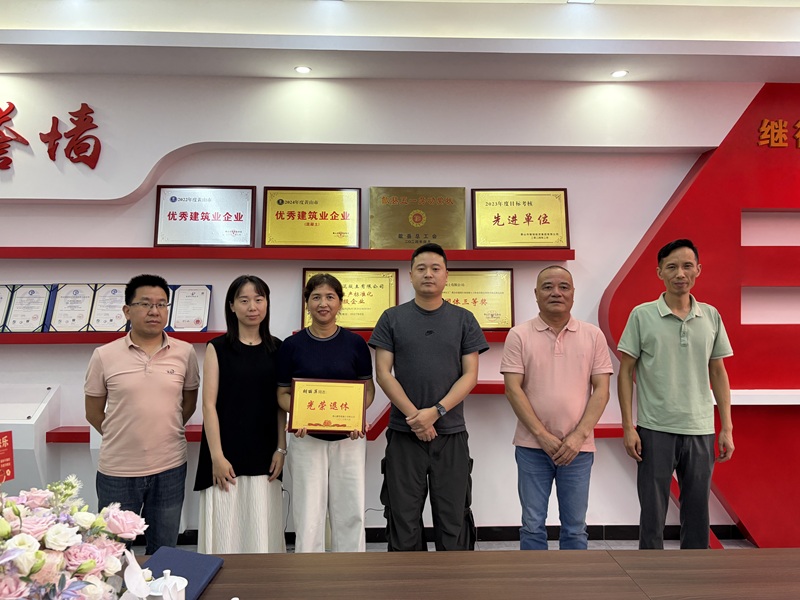 2026年6月30日下午，徽智公司举办感恩有你、一路同行——胡丽萍同志光荣退休座谈会，集团人力资源部吴主任、财务中心张主任到会祝贺并送上美好祝福.jpg