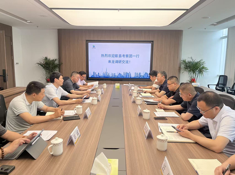 5月21日，副县长黄凯带队赴龙游县考察公共文化中心、县健康产业中心等场馆运营，并与龙游县副县长邵建水，城投公司总经理周雪祥、副总杜宏元就龙游城东新城建设运营情况进行座谈，鲍董、余总，住建、资规等单位负责人陪同考察2_副本.jpg