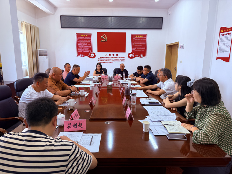 5月18日，杭州黄山（徽州）商会会长胡顺利会同宁波农副产品供应链企业联合会各企业负责人赴集团商谈商贸物流产业合作事宜，鲍董、叶总及相关单位参加座谈。_副本.jpg