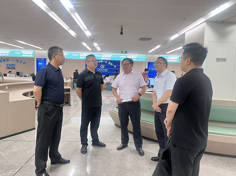 5月21日，副县长黄凯带队赴龙游县考察公共文化中心、县健康产业中心等场馆运营，并与龙游县副县长邵建水，城投公司总经理周雪祥、副总杜宏元就龙游城东新城建设运营情况进行座谈，鲍董、余总，住建、资规等单位负责人陪同考察1_副本.jpg
