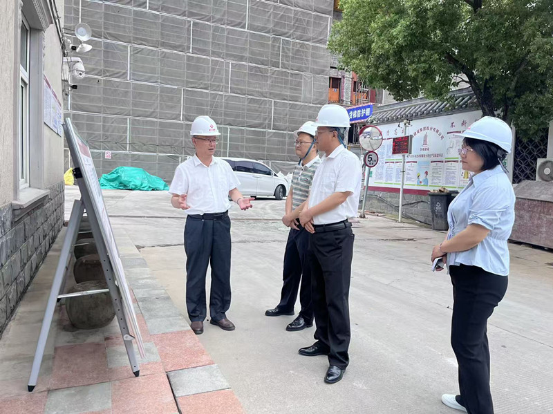 5月22日，鲍董带队赴宁波奉化区考察浙江浩辰供应链管理有限公司、10万吨级食品加工及智慧冷链物流产业园建设项目，并了解产业园建设运营情况1_副本.jpg