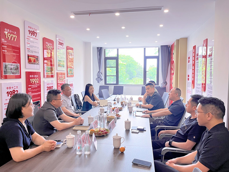6月5日鲍董带队赴无锡腾之锋生鲜有限公司考察学习，并围绕食品供应链产业、供应商合作进行交流座谈。_副本.jpg