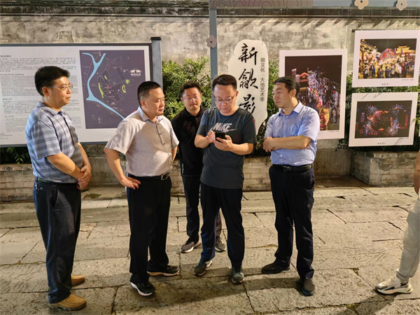 9月11日，汪凯书记夜间调研古城三期项目，对部分节点提升进行指导，乐竞平台_乐竞(中国)一站式服务平台
党委书记、董事长洪筱明，副总经理张高峰陪同调研。.jpg